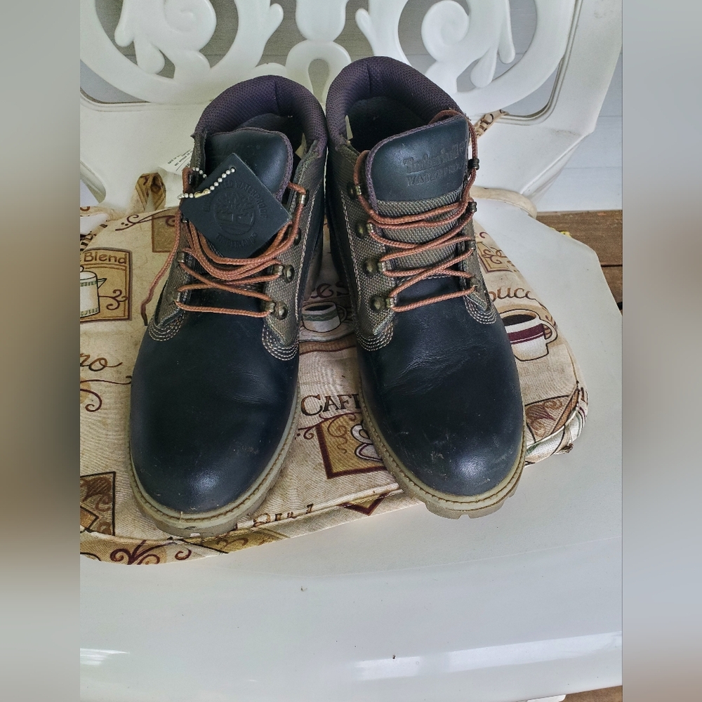 Timberland Black And grey Ankle-Height Boots with Sturdy Soles - Picture 1 of 4
